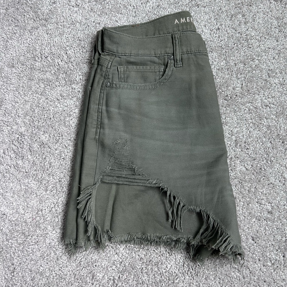 American Eagle Highest Rise Mom Short - Picture 3 of 5